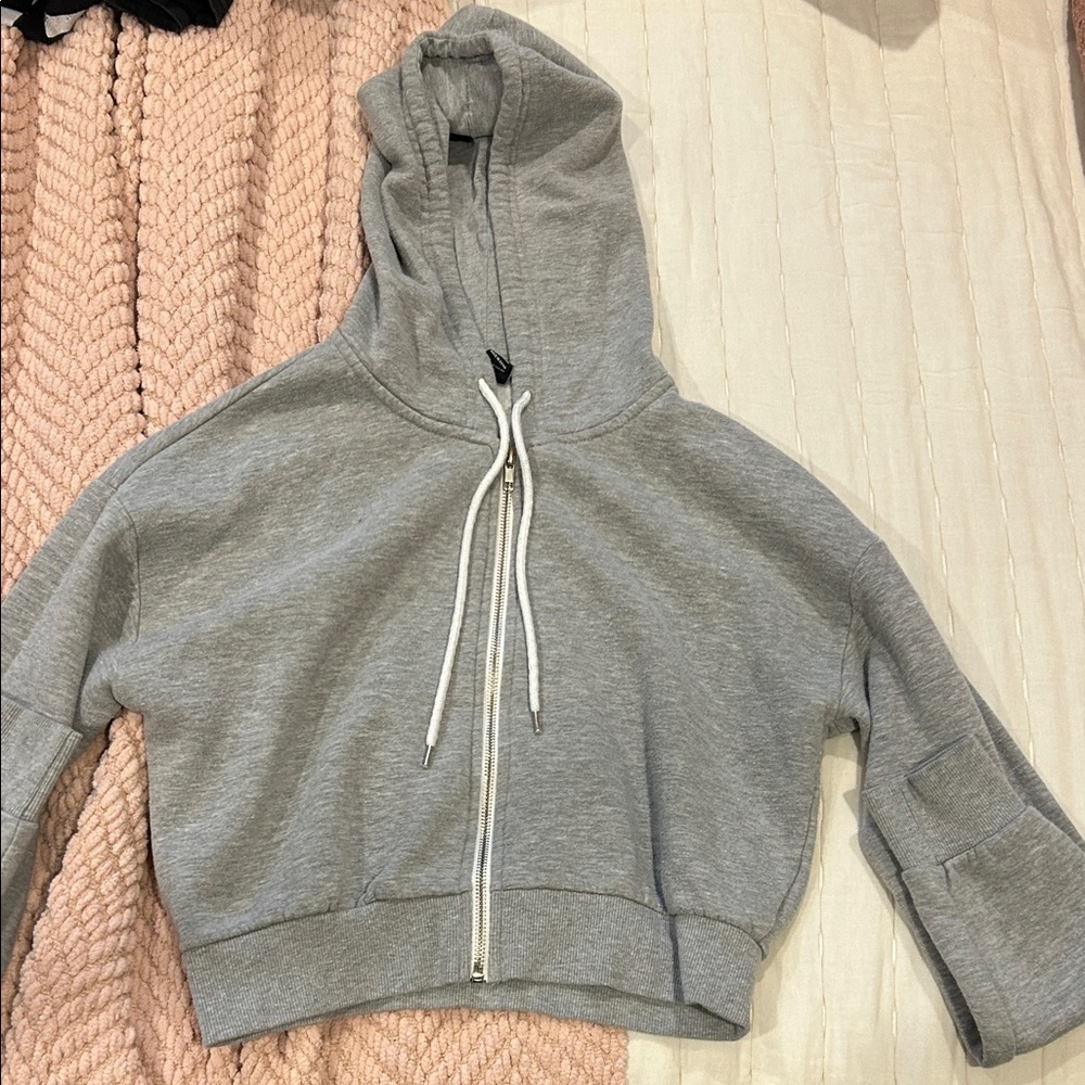 Forever 21 Gray Cropped Zip-Up Hoodie